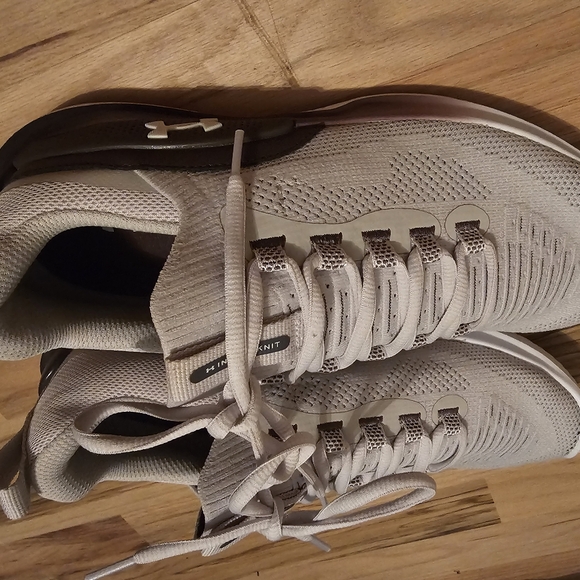 Under Armour - Picture 4 of 4